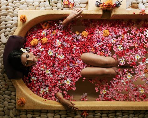 Bathing In Flowers Petals And Oils Ultimate Relaxation At Incredible