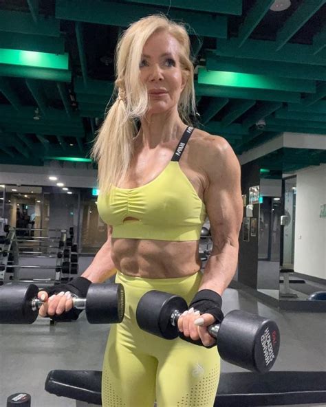 Fit Gran Who Attracts Men Half Her Age Flaunts Body After Great Workout Daily Star