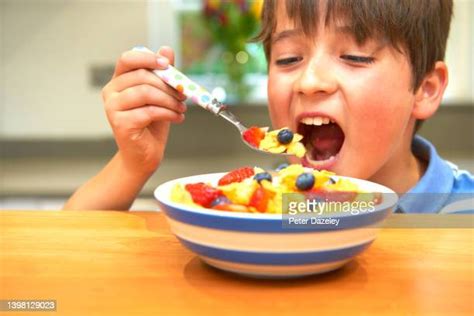 Kids Eating Sugary Cereal Stock Fotos Und Bilder Getty Images