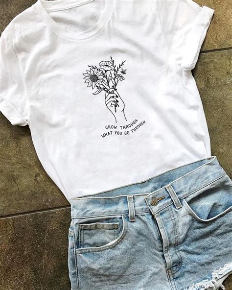 Pin By Chloe Reid On Cricut In 2020 Mom Tees T Shirts For Women Tees