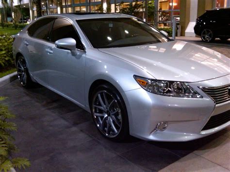 The dash seems wide and open, with an unusual broad visor that curves back away from the riders as it moves toward the passenger side. 2013 Lexus ES350 w/ Lorenzo WL199 20" Wheels - ClubLexus ...