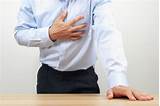 An enlarged or ruptured spleen can cause sudden or chronic pain under the left rib cage that ends up migrating towards the back and/or shoulders. Pain under left rib cage when bending over ...