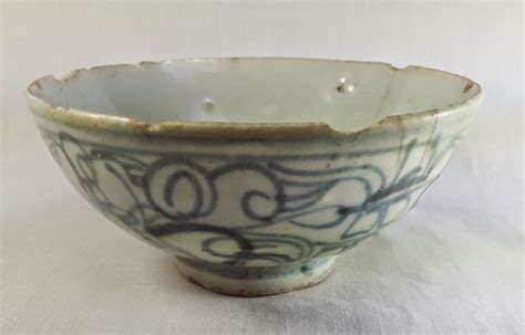 Antique Chinese Ming Dynasty Swatow Underglazed Ceramic Porcelain Bowl