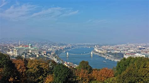 Spanning 93,030 square kilometres (35,920 sq mi) in the carpathian basin, it borders slovakia to the north. Schönes Ungarn: Budapest 8 Foto & Bild | world, burgberg ...