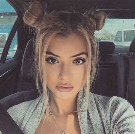 The two bun hairstyle was made popular by star wars icon princess leia (hence the hairstyle's other popular the name: 25+ bästa 2 buns hairstyle idéerna på Pinterest ...