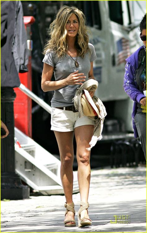 Jennifer Aniston Is Perky Pretty Photo 2094382 Jennifer Aniston
