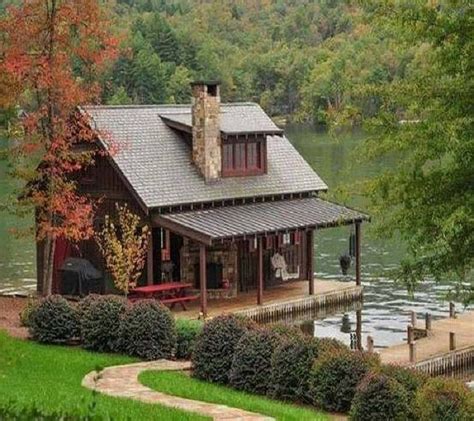 Pin By Pat Hayes On Beautiful Places Lake House Log Homes Cabins In The Woods
