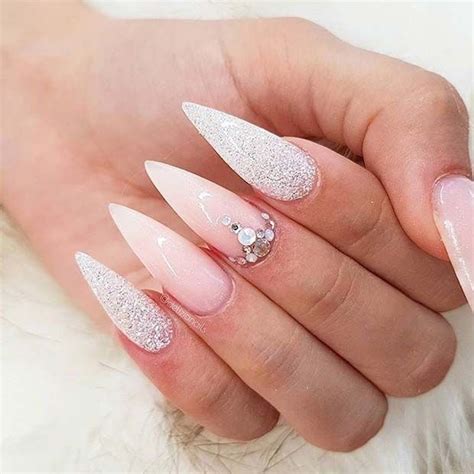 Bold Pointy Nails To Try In Pointy Nails Pointy Nail Designs Stiletto Nails Designs