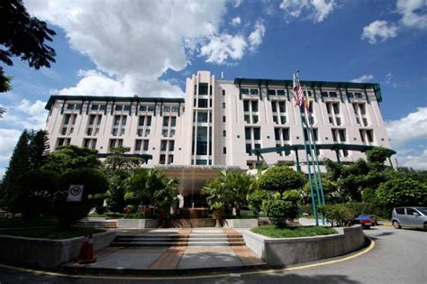 Many people do not know it, but before going to a public hospital in kuala lumpur (malaysia), they should go through their general physician for referral to a specialist, if that is. Gleneagles Kuala Lumpur 吉隆坡鹰阁医院 - Private Hospital in Malaysia