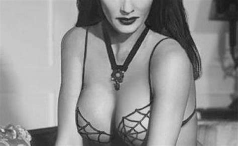 Sexy Lily Munster Yvonne De Carlo Goth Pinup The Munsters Tv Show Photo Reprint S Kitsch