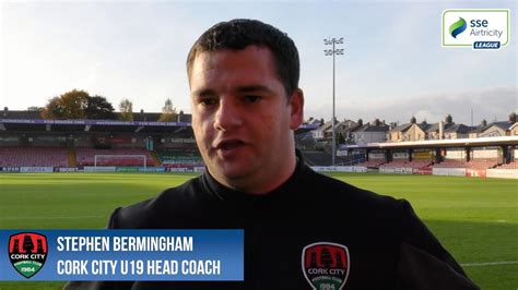 Ruotsinkielisen jutun ymmärtäneet sipoolaispojat bongasivat lehdestä tutun vastustajan. Cork City play HJK Helsinki in the UEFA Youth League - YouTube