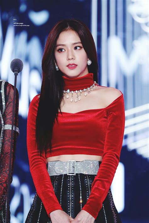 10 Times Blackpinks Jisoo Was An Ethereal Shoulder Line Queen In Off