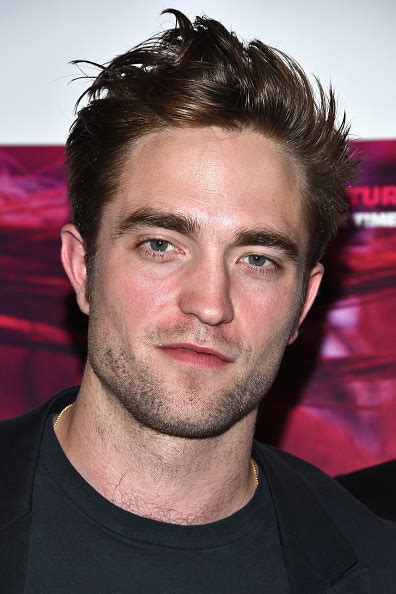 Robert Pattinson Net Worth Twilight Star Crashes Wedding In Ireland And Poses For Pics With