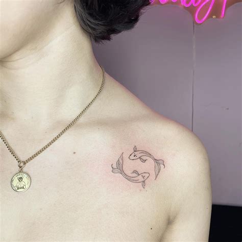 Nice 23 Collar Bone Tattoos For Everybody In 2021 Chest Tattoos For