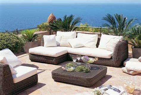 Scegli la consegna gratis per riparmiare di più. Mobili da giardino: consigli per scegliere