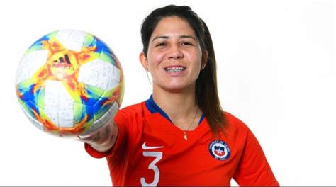 Últimas noticias sobre selección chilena. Selección Chilena Femenina: Carla Guerrero se enfoca en el repechaje ante Camerún y deja atrás ...