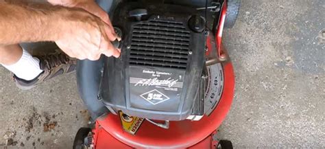 When the lawn engine is on and the carburetor is running, you shouldn't touch your carburetor at all even with gloves and secondly, don't work on an open carburetor until its freezing. How To Clean A Carburetor On A Lawn Mower Without Removing It?
