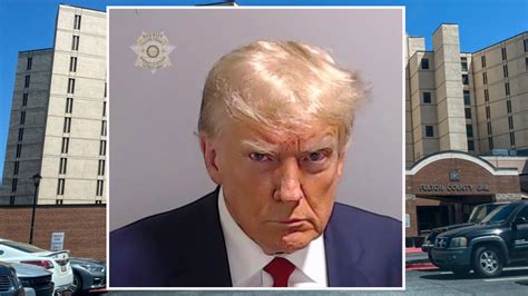 Esta Es La Foto Policial De Donald Trump Tras Ser Fichado En La Cárcel Del Condado Fulton