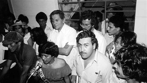 Sobrino Amortiguar Acre Fotos De Pablo Escobar Y Sus Sicarios Suavemente Algun Lado Empresario