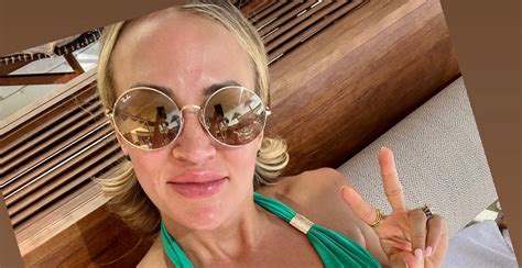 Carrie Underwood Lounges Around In Her Bikini During Break For Vegas
