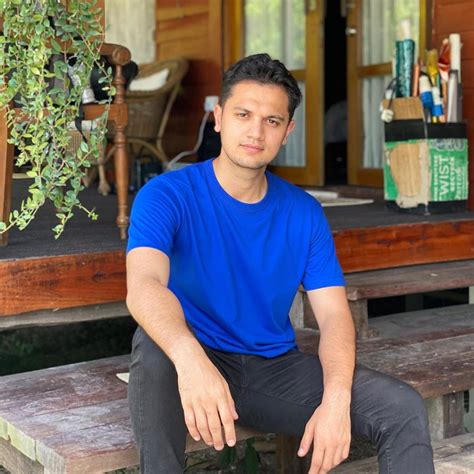 Neelofa telah dirisik pu riz. PU Riz Positif COVID-19, Pernah Solat Di Masjid Jamek Sri Petaling
