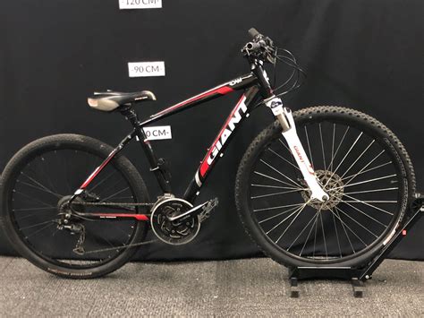Red And Black Giant Roam Front Suspension Mountain Bike With Front And
