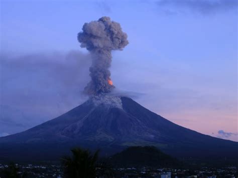 La Dure Vie Des Réfugiés Qui Fuient Léruption Du Volcan Mayon Aux