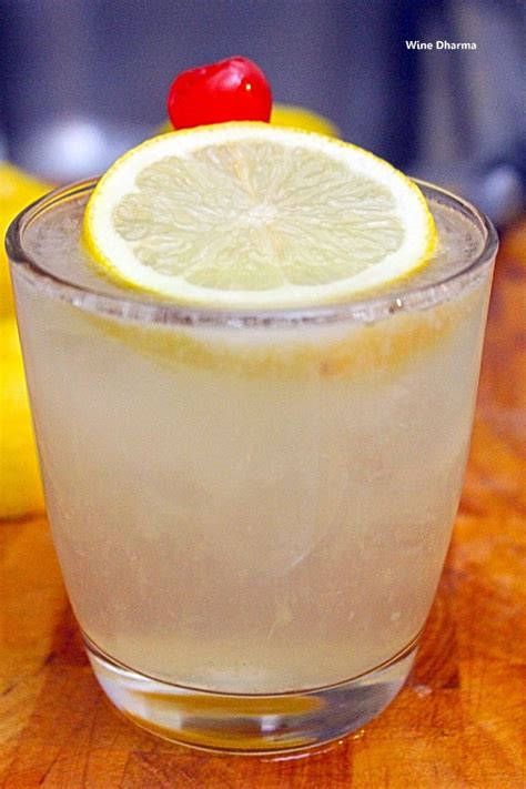 Tom e john collins tom cocktail 45 ml gin 15 ml shurup sheqeri 15 ml suko limoni 60 ml soda o uj frizzante johen cocktail 45 ml. John Collins, cocktail con gin, succo di limone e ...