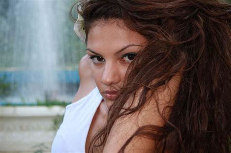 Geçen yıllarda survivor'da da yarışan almeda abazi'nin eski görüntülerinde kemerli burnu ve kilolu hali dikkat çekiyor. Almeda Abazi Fotoğrafları, Almeda Abazi Resim 7 Biyografi ...