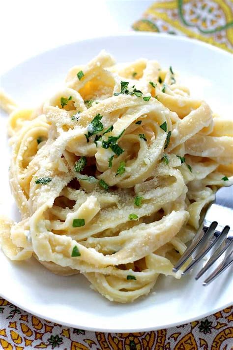 It's ridiculously easy, ultra creamy, and doesn't do that thing that alfredo sauces sometimes. Roasted Garlic Cauliflower Alfredo Sauce Recipe Card - Crunchy Creamy Sweet
