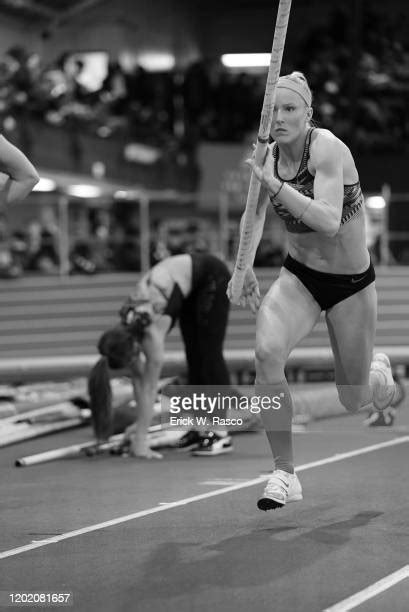 Womens Pole Vault Pictures Photos And Premium High Res Pictures Getty