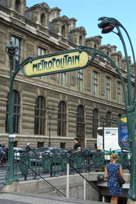 Paris Métropolitain Entrée De La Station Louvre Arch Hector Guimard