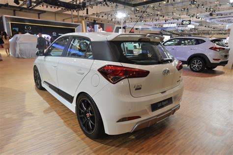 That's a bit limited compared to the regular model, but at least you get the cool performance blue that usually offered in larger hyundais, like the i30, this mill was reworked for the i20 n. Hyundai i20 Sport at the 2017 GIIAS Indonesia Live