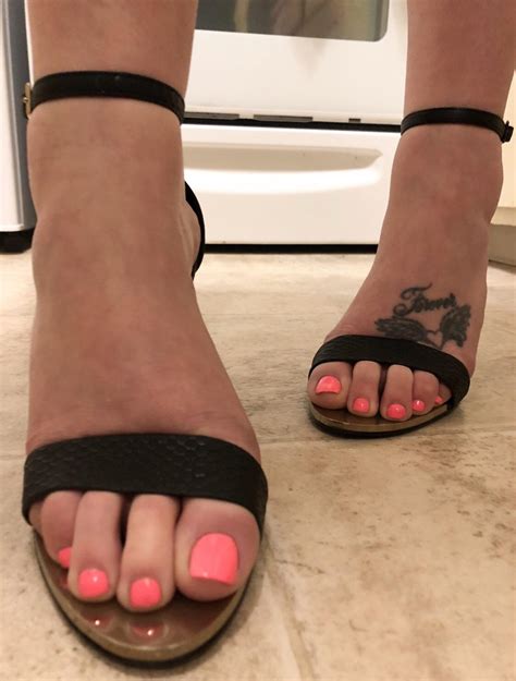 Hot Pink Toes Sexy Feet