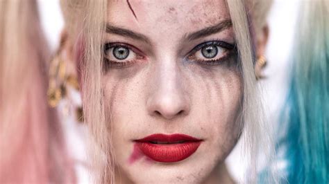 Margot robbie's vivacious harley quinn is tied up and being threatened by mob boss roman sionis, a.k.a. New portrait of Margot Robbie as Harley Quinn from ...