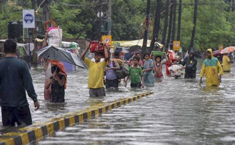 Read bihar city samachar in hindi, bihar news headlines on politics, business, election, crime, and education at news nation Patna flooded due to incessant rains, 13 dead - Rediff.com ...