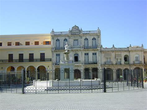 Plaza De Armas De La Habana Vieja