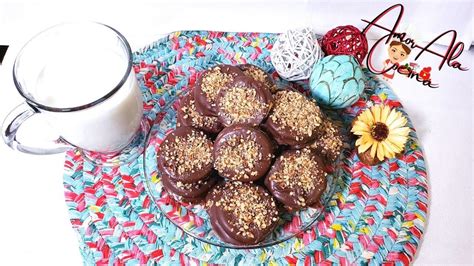 Puedes utilizar el chocolate que prefieras, aunque si tiene se puede rellenar una torta con el mousse? GALLETAS RELLENAS DE DULCE DE LECHE CON CHOCOLATE Y NUEZ ...