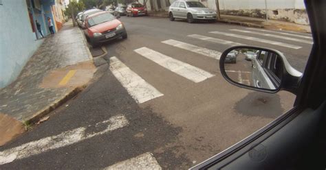 Estacionar A Menos De 5 Metros Da Esquina é Infração