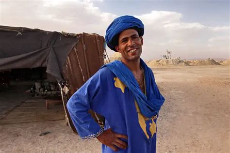 Photo Blue Man Of The Sahara Desert Morocco