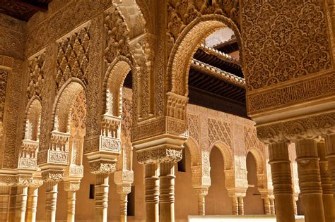 La alhambra es un complejo monumental sobre una ciudad palatina andalusí situado en granada, españa.consiste en un conjunto de antiguos palacios, jardines y fortaleza (alcazaba, del árabe: The Alhambra Palace in Granada