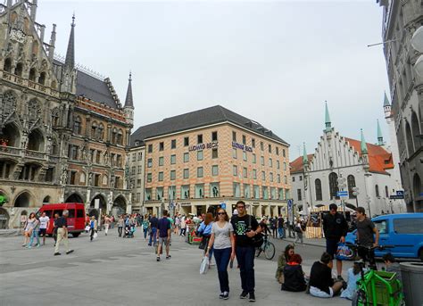 new-rathaus and old rathaus-marienplatz-munich-germany - The Incredibly ...