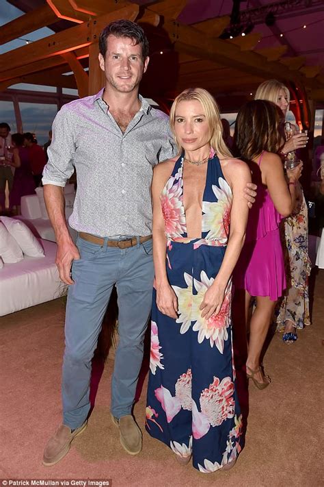 I am thrilled to have found this shop and will no doubt be a repeat. Fitness guru Tracy Anderson's fiance leaves her amid ...