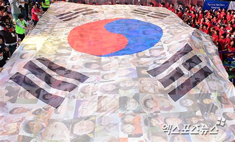 Jun 12, 2021 · 제헌절(7월 17일)은 공휴일이 아니기 때문에, 임시공휴일 관련 법안이 개정되어도 대체공휴일 지정이 되지 않습니다. 제헌절 공휴일 폐지…휴일 많고 생산성 저하 우려 때문에