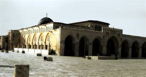 Israk mikraj berlaku setahun sebelum rasulullah ﷺ berhijrah ke madinah. Batu Terapung, Masjid Al-Aqsa dan Israk Mikraj. | ARKIB ISLAM