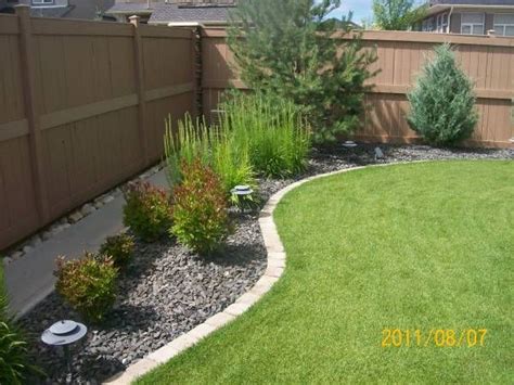 The 25+ best Garden borders ideas on Pinterest | Flower bed borders, Flower bed edging and ...
