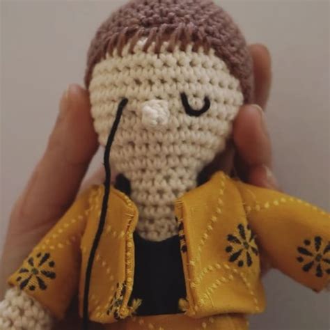 Hope you enjoyed this tip tuesday… and that it'll inspire you to dress up your amigurumi with pretty smiles! How to embroider eyes to a crochet doll /amigurumi doll / crochet toys