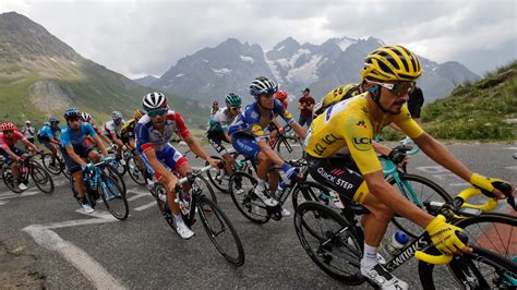 El tour de francia 2023 saldrá desde bilbao el 1 de julio y tendrá tres etapas por las carreteras de la comunidad autónoma vasca. Julian Alaphilippe Leads Tour de France With Two Big ...
