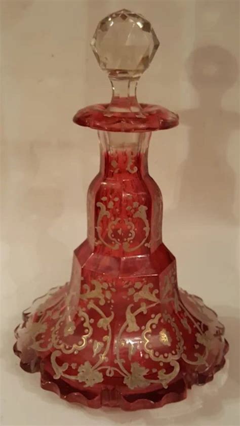 Collectible Vintage Ruby Glass Its History And How To Identify It Artofit