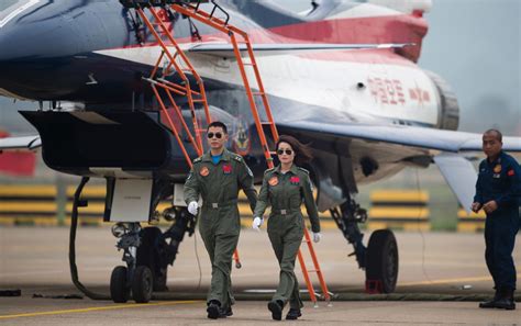 Yu Xu Chinas First Woman To Fly J 10 Fighter Dies In Horrific
